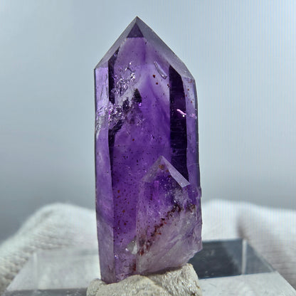 Pointe de sceptre en améthyste fantôme rare, 1x Bubble Goboboseb, Namibie 26 x 10 x 9 mm 