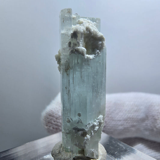 Aigue-marine rare, spécimen d'orthose, Erongo, Namibie, 34 x 10 x 9 mm 