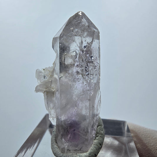 Pointe d'améthyste fantôme de Goboboseb, Namibie, 33 x 17 x 11 mm 