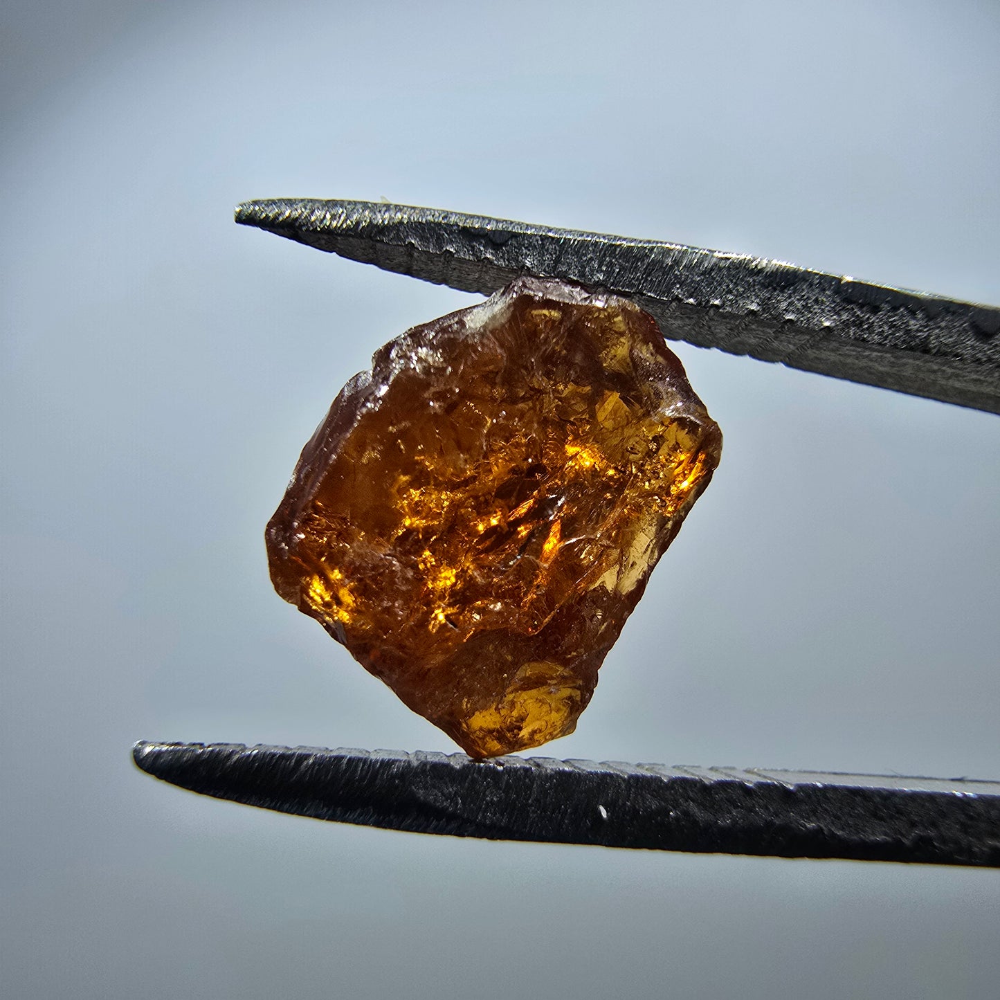 Cristal brut d'hessonite rare, brun rougeâtre, Tanzanie, 9 x 7 x 5 mm 