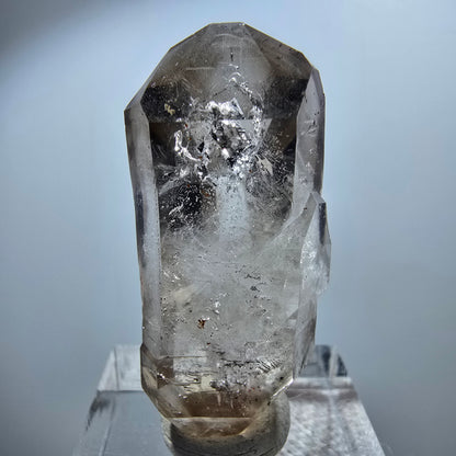 Sceptre en quartz fumé fantôme transparent, DT Point Goboboseb, Namibie, 39 x 17 x 14 mm 