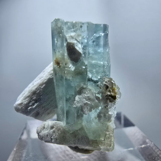 Seltener Aquamarin X mit Hyalit, Orthoklas Erongo, Namibia 24*20*18mm