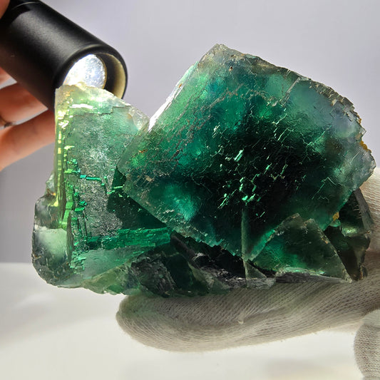 Grand spécimen de cube de fluorite fantôme, parqueté vert Okorusu, Namibie, 87 x 56 x 44 mm 