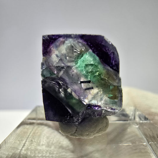 Cube de fluorite fantôme Schörl, tourmaline muscovite hyalite Erongo Namibie 16 x 15 x 13 mm 