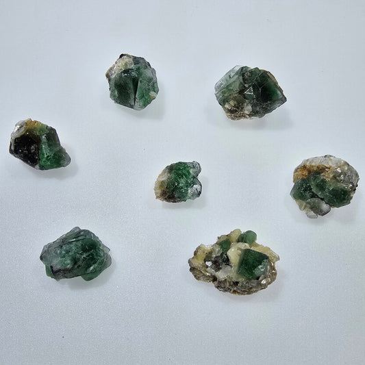 Lot de 7 fluorites fantômes, tourmalines scholl, muscovites, Erongo, Namibie, 24-14 mm 