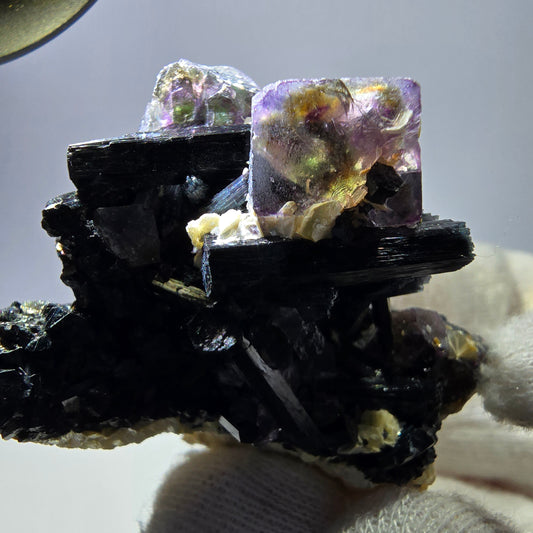 Spécimen de fluorite fantôme colorée, tourmaline scholle, muscovite, Erongo, Namibie, 49 x 41 x 28 mm 
