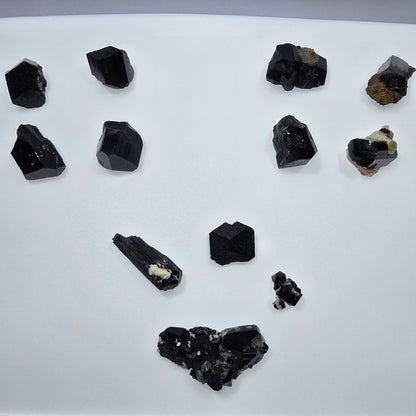 Lot de 12 pièces de tourmaline noire schorl et de quartz fumé hyalite, Erongo, Namibie