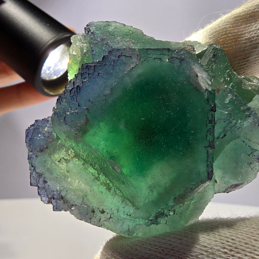Grand spécimen de cube de fluorite fantôme, parqueté zonal Okorusu Namibie 69*58*33mm 