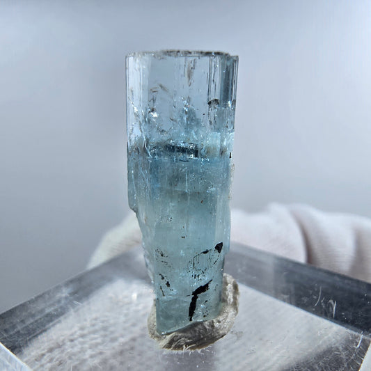 Aigue-marine de Setlene, tourmaline de Schörl, stade orthose Erongo, Namibie 23*8*7 mm 