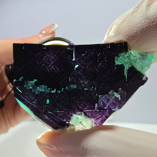 Spécimen de cube de fluorite fantôme vert violet zonal 11:11 Angel Pocket, Namibie 61*40*33mm 
