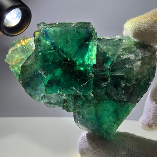 Grand spécimen de cube de fluorite fantôme, parqueté vert Okorusu, Namibie, 85 x 61 x 34 mm 
