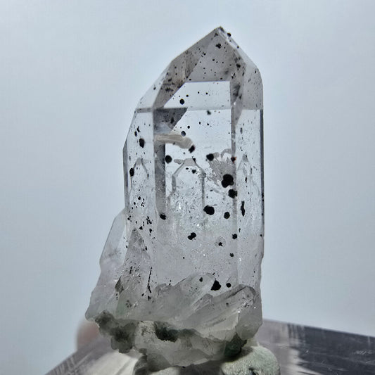Quartz hématite transparent Point Streep Mine, Goboboseb, Namibie 29 x 14 x 10 mm 