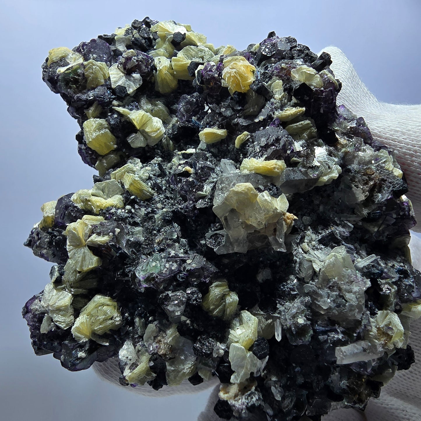 Fluorite fantôme colorée, tourmaline schol, muscovite, quartz fumé, Erongo, Namibie, 99 x 80 x 51 mm 