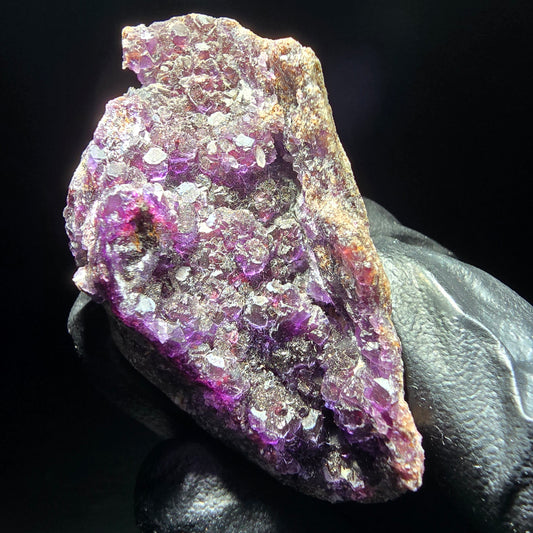 Niveau de cube en fluorite violet avec pointes de quartz Okorusu, collection Namibie 49*25*17mm