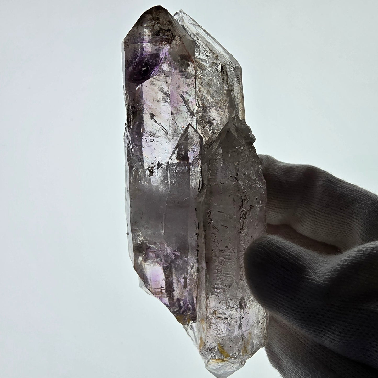 Gobo de poche Enhydro Skeleton Amethyst DT Scepter Valentine. Namibie 117 x 37 x 33 mm 