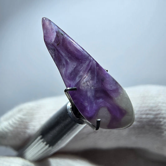 Seltener Charoit Kristall lila, poliert Russland 21*8*6mm