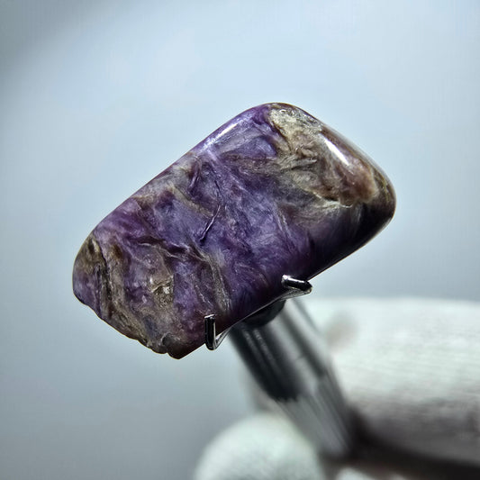 Seltener Charoit Kristall lila, poliert Russland 17*9*4mm