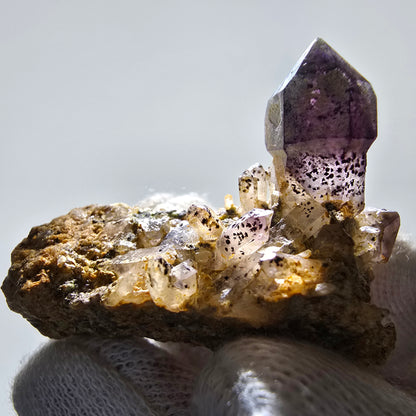 Rare sceptre d'améthyste fantôme sur scène matricielle Brandberg, Namibie 45 x 33 x 19 mm 