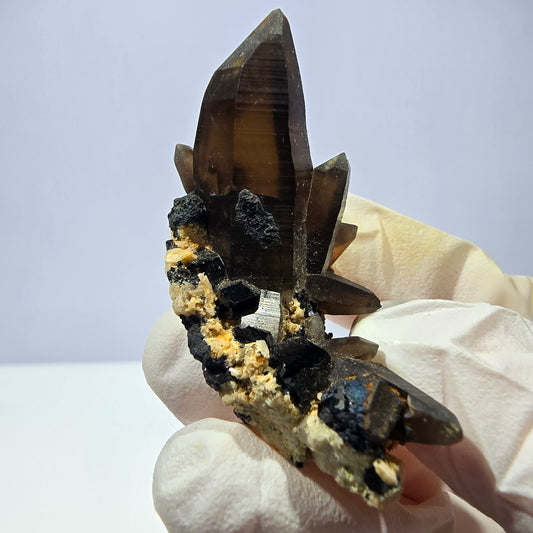 Rare spécimen de tourmaline Schorl et d'orthose de quartz fumé, Erongo, Namibie, 37 x 37 x 26 mm