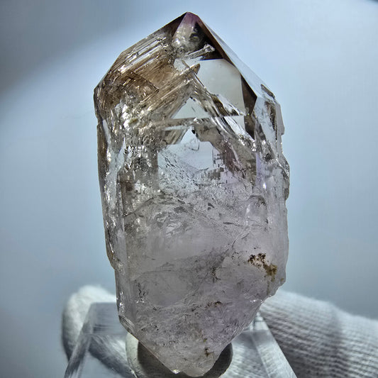 Pointe de sceptre en améthyste fantôme transparente, Goboboseb, Namibie, 46 x 20 x 20 mm 