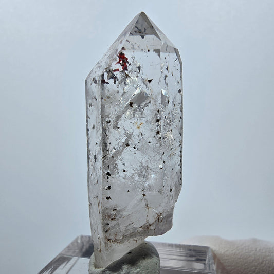 Quartz clair Harlequin Mine Point Streep, Goboboseb, Namibie 42 x 15 x 11 mm 