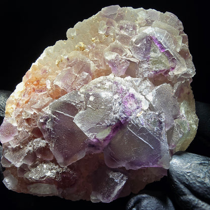 Cube de fluorite fantôme sur scène de quartz violet vert Omehane, Namibie 67*50*17mm
