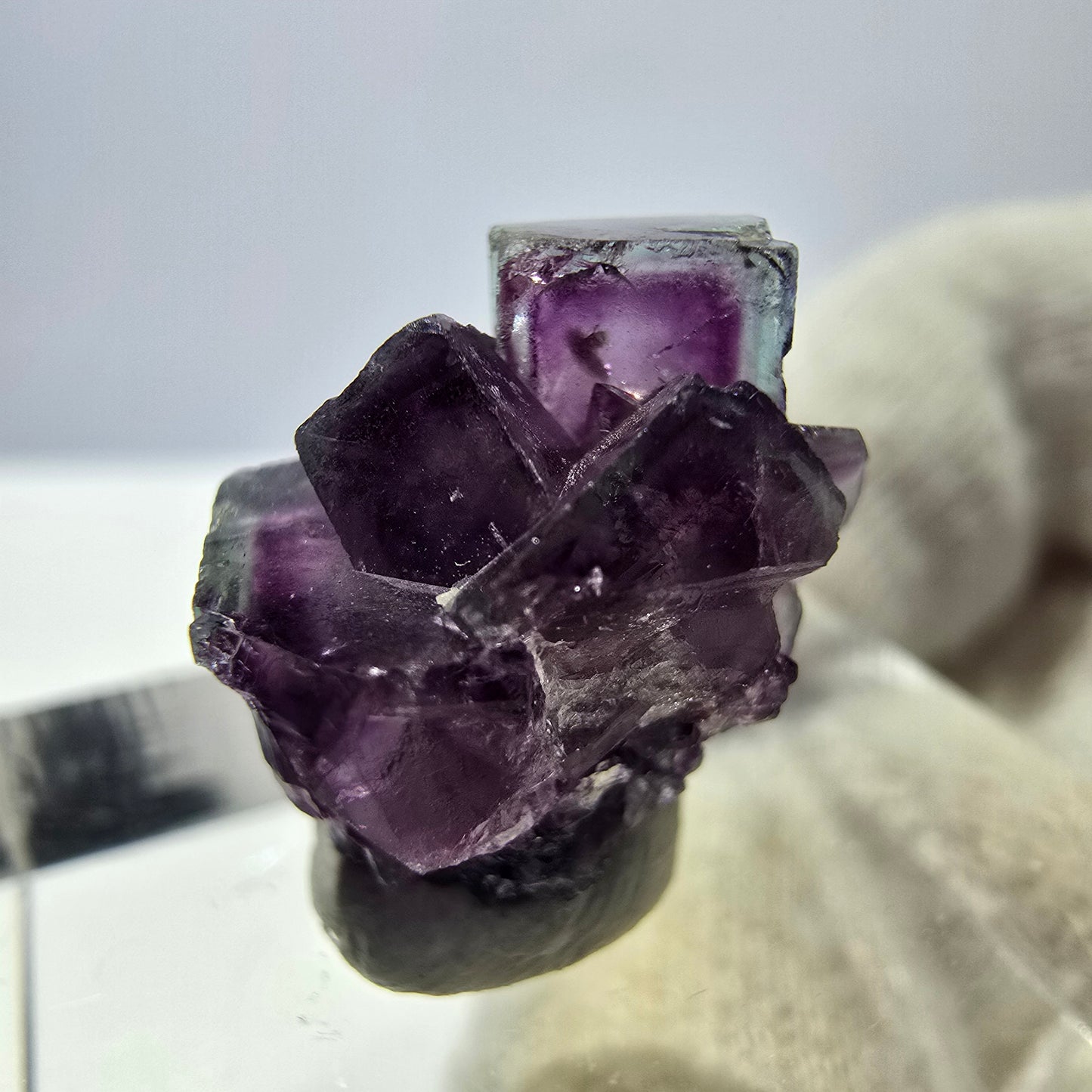 Spécimen de cube de fluorite fantôme, violet-vert, Okorusu, Namibie, 17 x 11 x 12 mm 