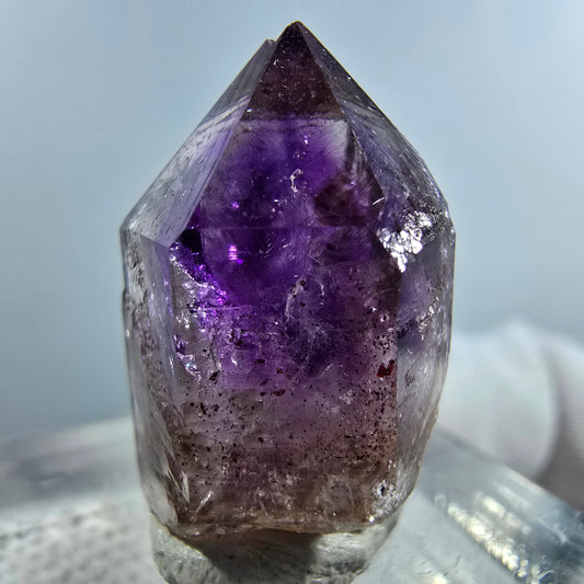 Pointe de sceptre en améthyste fantôme rare à Goboboseb, Namibie, 22 x 14 x 12 mm 