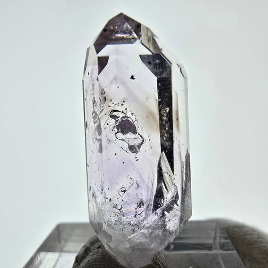Améthyste fantôme Enhydro avec hématite Streep Mine, Goboboseb, Namibie 31 x 13 x 9 mm 