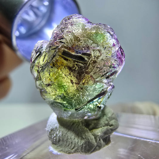 Fluorite fantôme colorée, Spécimen de tourmaline muscovite Schorl, Erongo, Namibie, 15 x 14 x 13 mm 