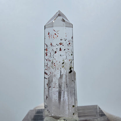 Quartz clair Harlequin Mine Point Streep, Goboboseb, Namibie 34 x 11 x 8 mm 