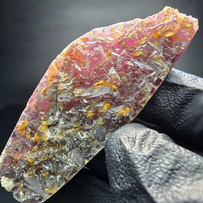 Étape de cube de fluorite rare, orange violet Omehane, Namibie 57*22*17mm