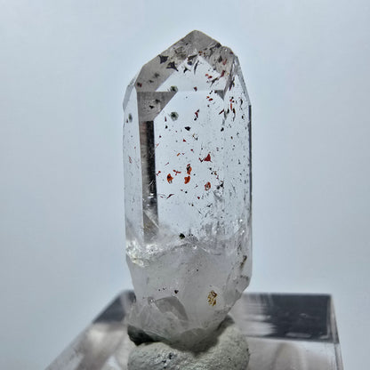 Quartz clair Harlequin Point Streep Mine, Goboboseb, Namibie, 31 x 12 x 10 mm 