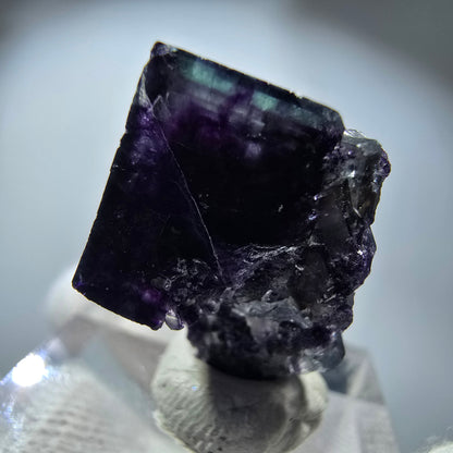 Spécimen rare de cube de fluorite fantôme, vert zonal et violet, Okorusu, Namibie, 25 x 18 x 14 mm 