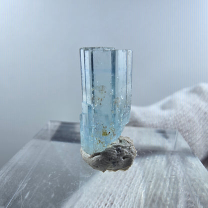 Cristal d'aigue-marine X clair rare Erongo, Namibie 15*7*7mm 