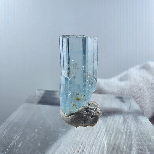 Cristal d'aigue-marine X clair rare Erongo, Namibie 15*7*7mm 