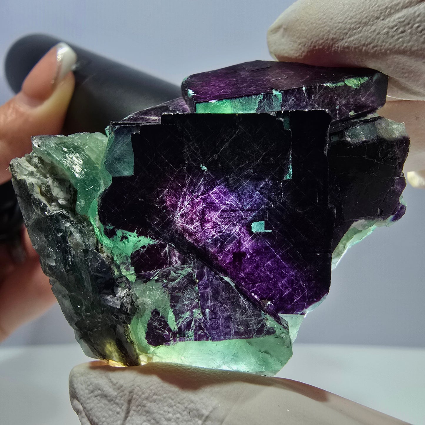 Spécimen de cube de fluorite fantôme vert violet zonal 11:11 Angel Pocket, Namibie 52*46*25mm 