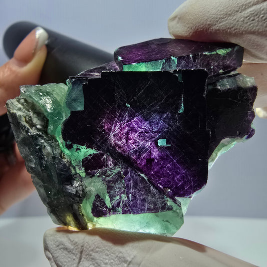 Spécimen de cube de fluorite fantôme vert violet zonal 11:11 Angel Pocket, Namibie 52*46*25mm 