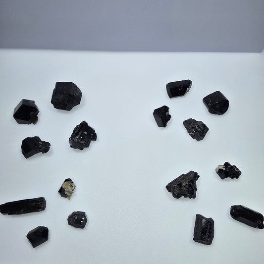Lot de 16 marches en tourmaline noire Schorl, quartz fumé, orthose, Erongo, Namibie 