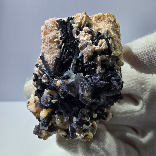 Spécimen de fluorite fantôme colorée, tourmaline scholle, muscovite, Erongo, Namibie, 54 x 49 x 40 mm 