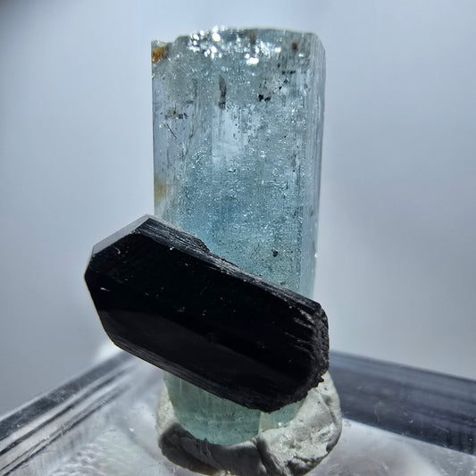 Seltener Aquamarin X mit Schörl Turmalin Erongo, Namibia 23*14*13mm