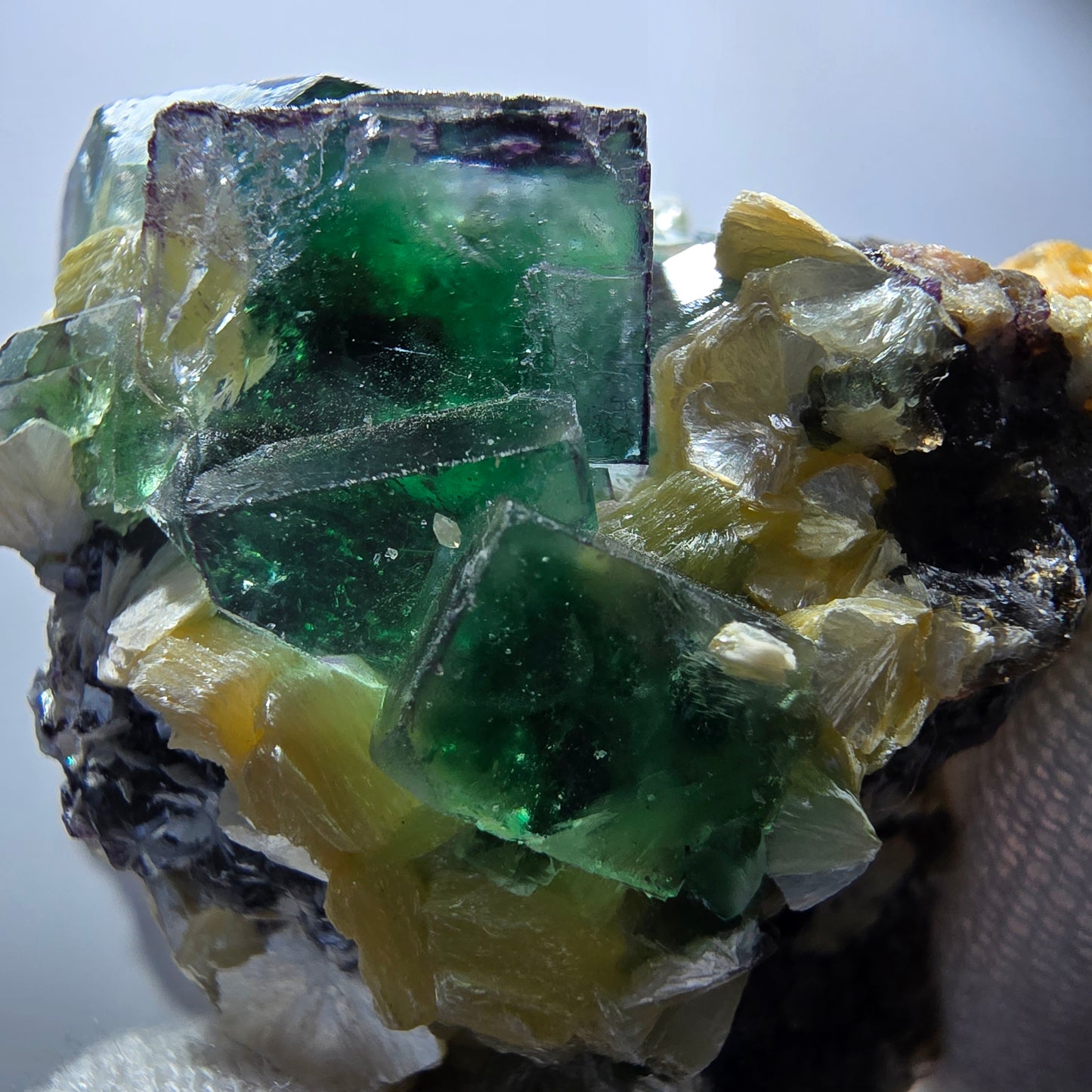 Phantom fluorite, hyalite, muscovite, orthoclase stage Erongo, Namibia 47*43*36mm 