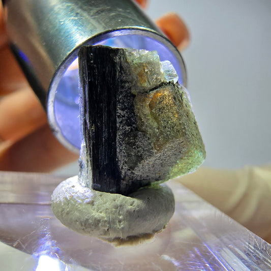 Cube hexagonal de fluorite fantôme, tourmaline Schorl d'Erongo, Namibie 16 x 14 x 13 mm 
