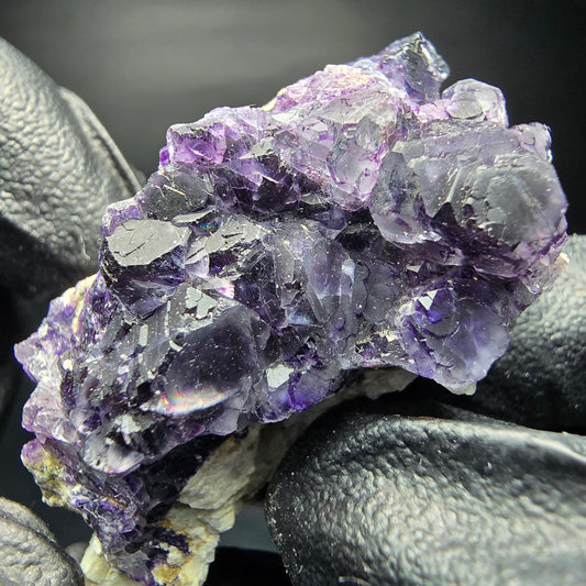 Cube de fluorite fantôme violet sur scène orthose Erongo Namibie 45*28*21mm
