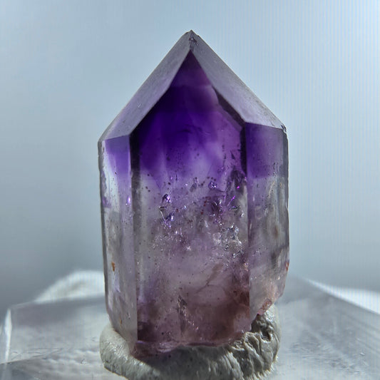 Pointe de sceptre en améthyste fantôme rare à Goboboseb, Namibie, 21 x 12 x 11 mm 