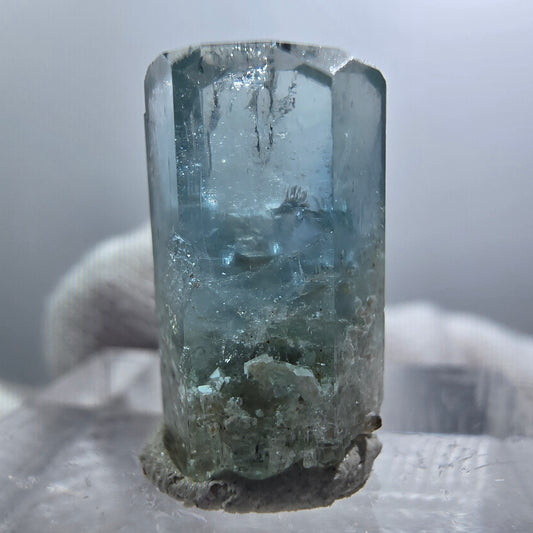 Cristal d'aigue-marine X clair rare Erongo, Namibie 17*10*7mm 