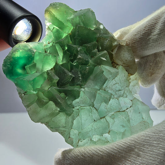 Grand cube de fluorite fantôme étagé, vert Okorusu Namibie 100*74*22mm 