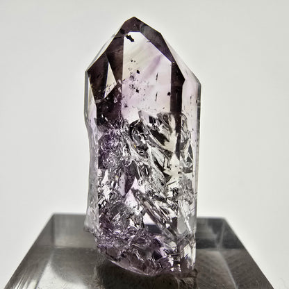 Améthyste fantôme Enhydro avec hématite, mine Blase Streep, Namibie, 29 x 12 x 11 mm 