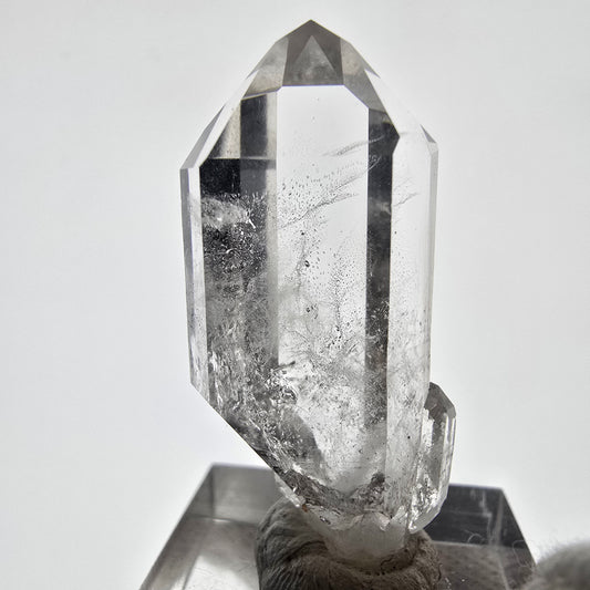 Gobo de poche Sceptre Valentine en quartz fumé Phantom extrêmement transparent. Namibie 39 x 16 x 15 mm 