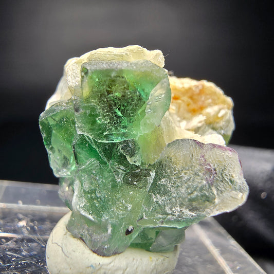 Fluorite fantôme sur scène muscovite Erongo namibie 19*17*11mm Collection minérale